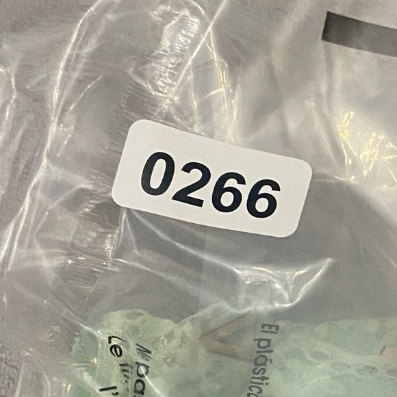 New! Victoria’s Secret Green Lace Lightly Lined Plunge Half Pad Bra 10266 - Picture 8 of 8